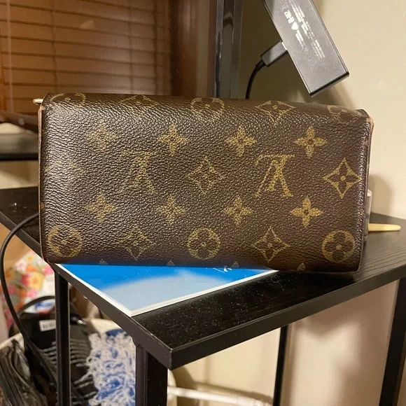 Louis Vuitton Brown and Gold Monogram Clutch - Picture 2 of 10